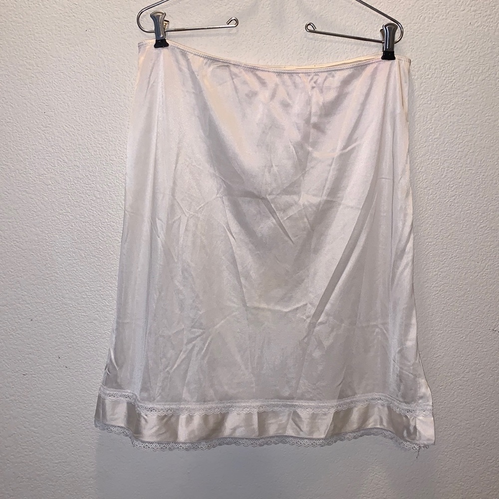 Cream Nylon lace hem skirt slip